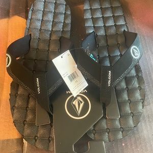 Volcom recliner sandals. New. Size 13. Blk/wht